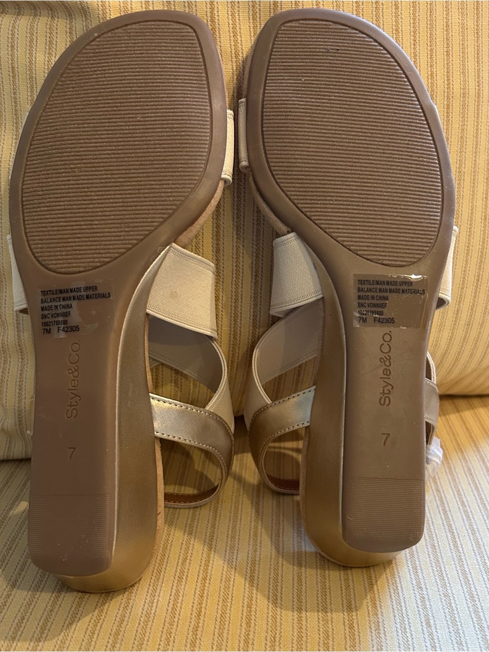 NEW Women's Vonniie Round Toe Wedge Sandals - Picture 13 of 15